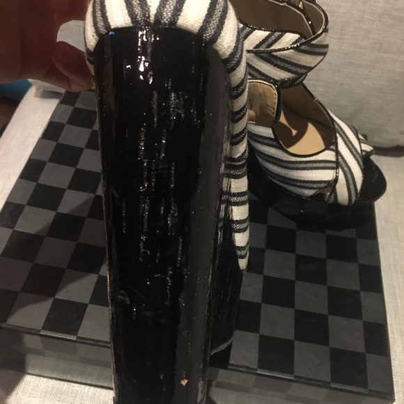 Black/white striped wedge with patent cork heel - Picture 4 of 8